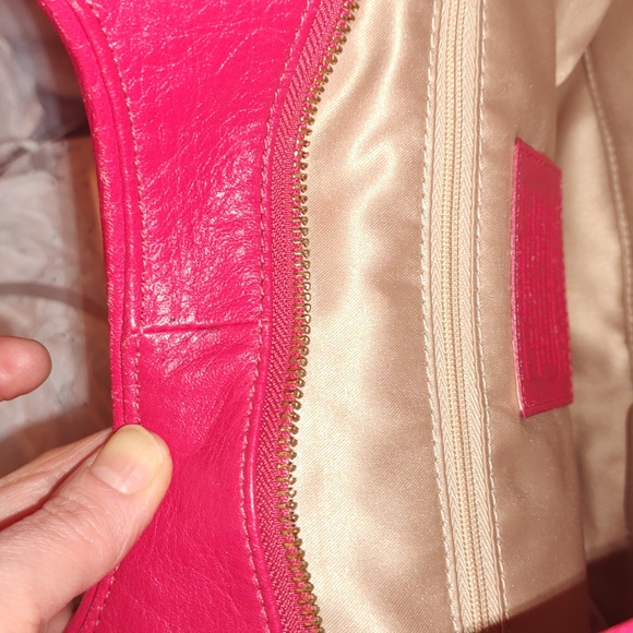 Coach Ashley (2013) Gathered Leather shoulder bag in Rasberry PreLoved - Picture 14 of 16